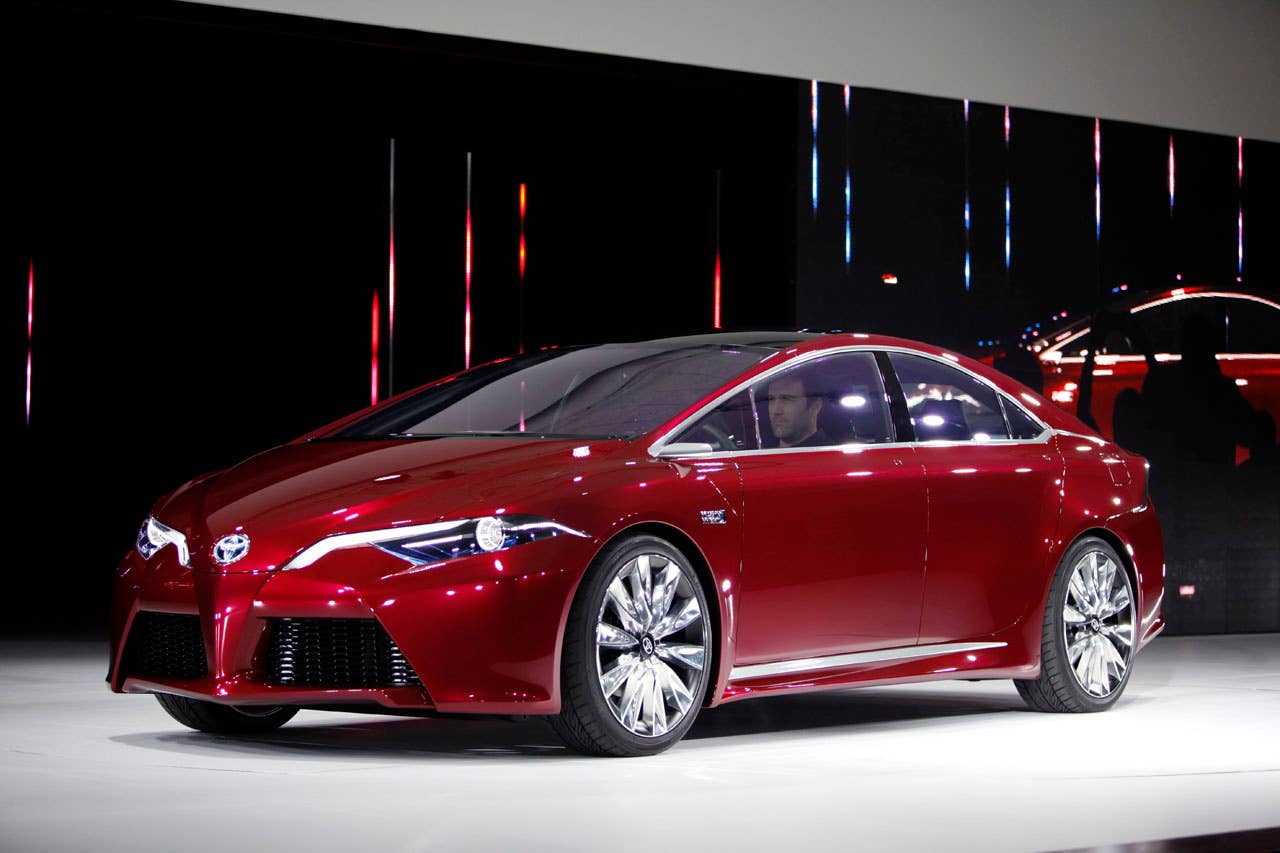 Toyota NS4 Plug-In Hybrid Concept front 3/4