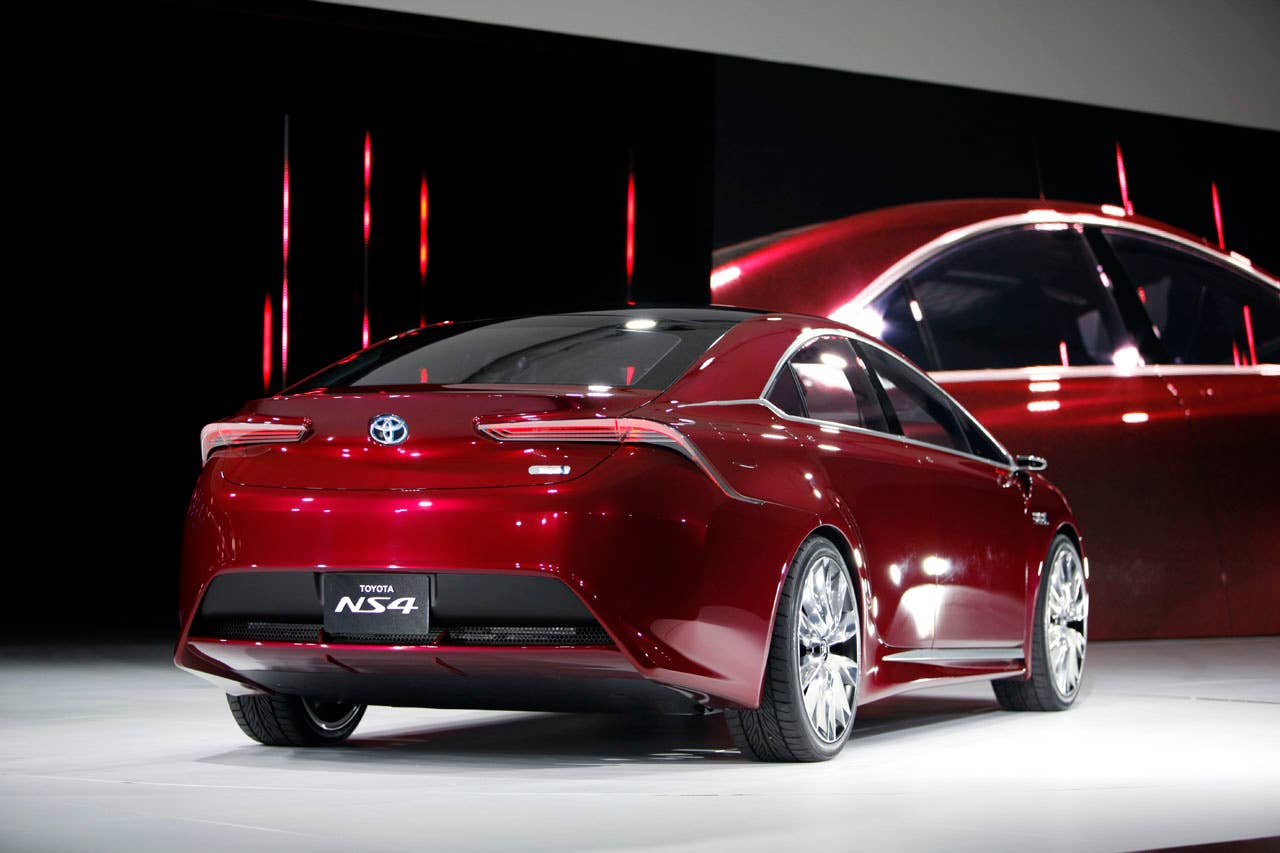 Toyota NS4 Plug-In Hybrid Concept rear 3/4