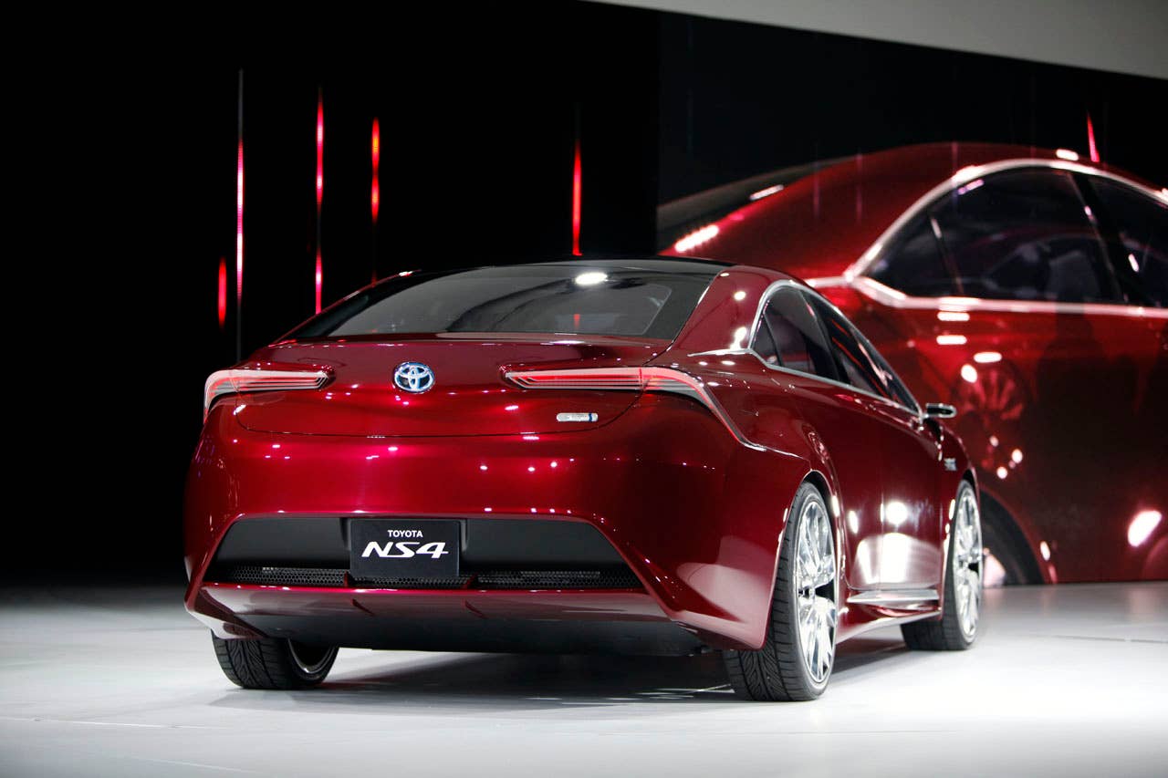 Toyota NS4 Plug-In Hybrid Concept rear 3/4