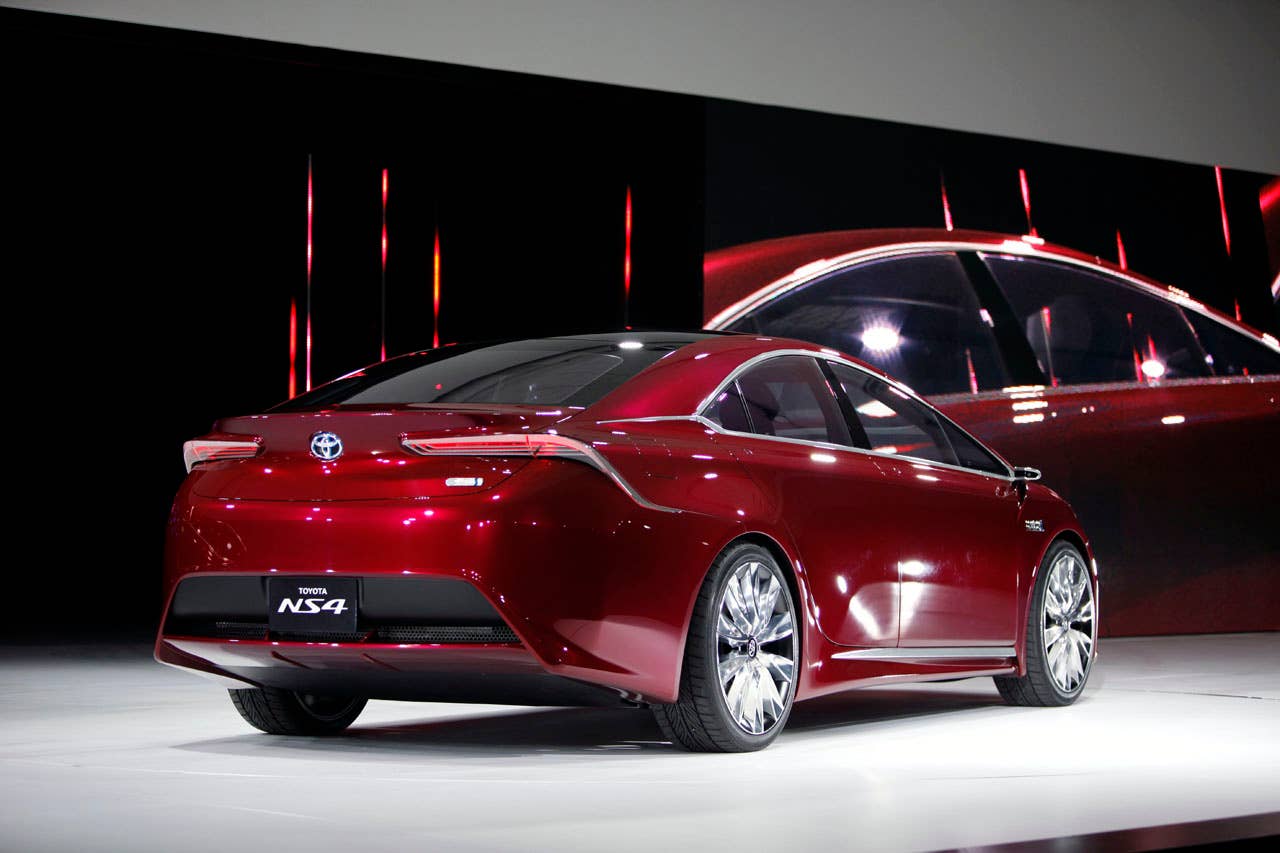Toyota NS4 Plug-In Hybrid Concept rear 3/4