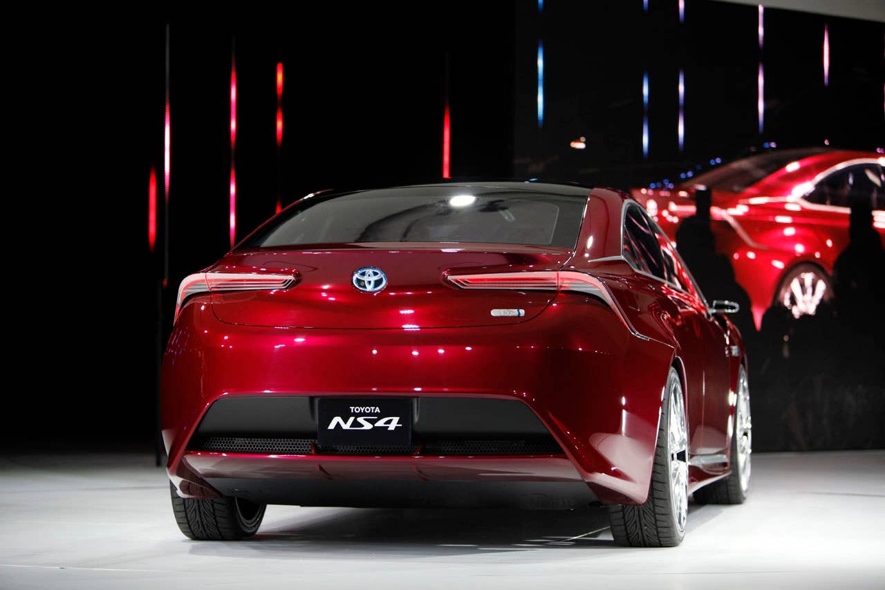 Toyota NS4 Plug-In Hybrid Concept rear 3/4
