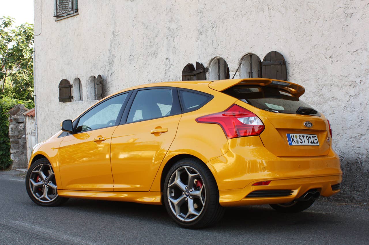 2013 Ford Focus ST rear 3/4 view