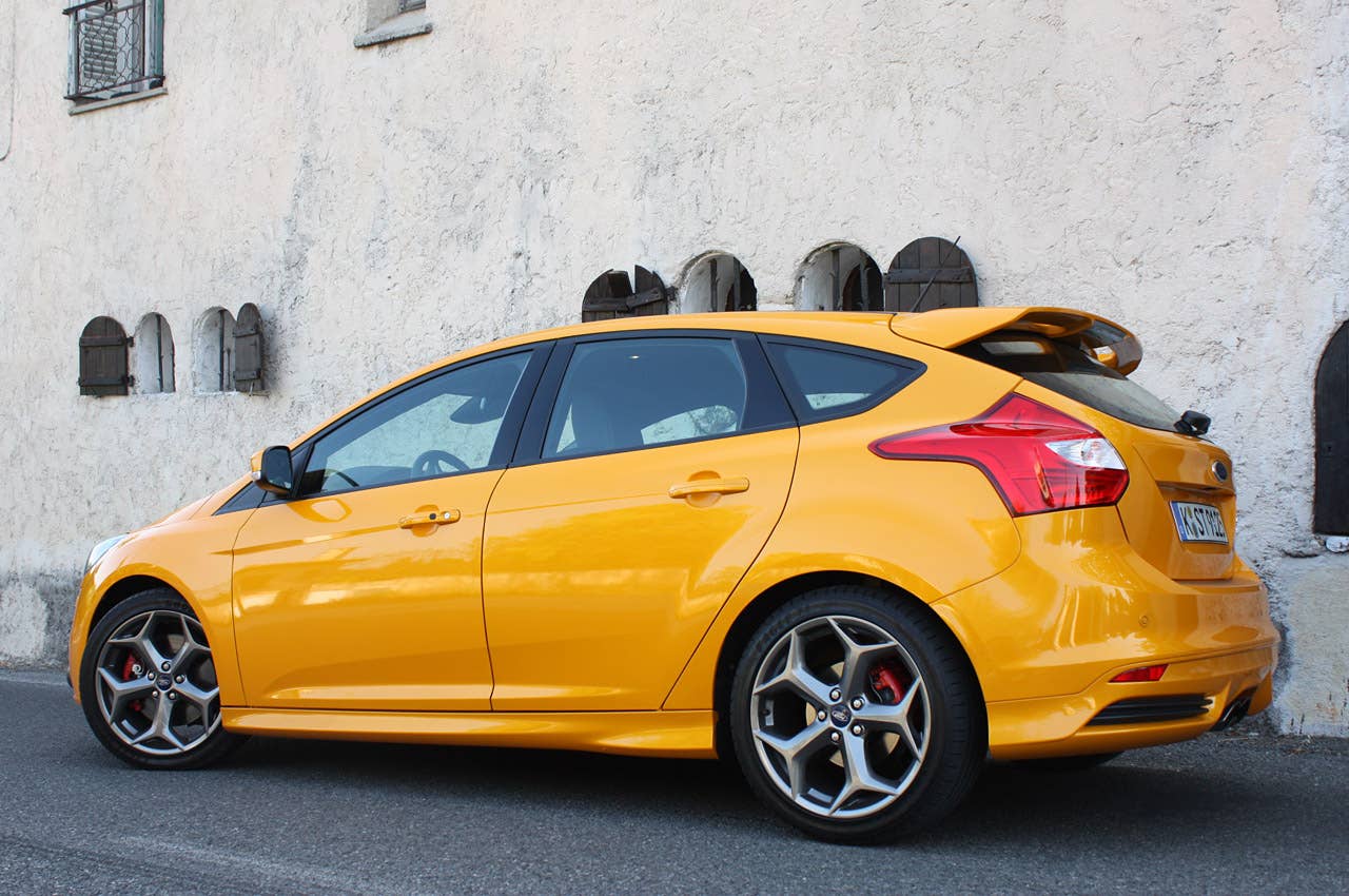 2013 Ford Focus ST rear 3/4 view