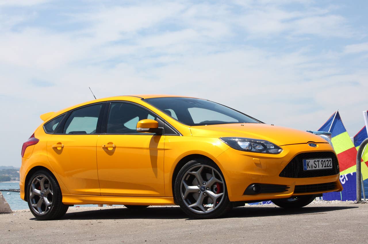 2013 Ford Focus ST front 3/4 view