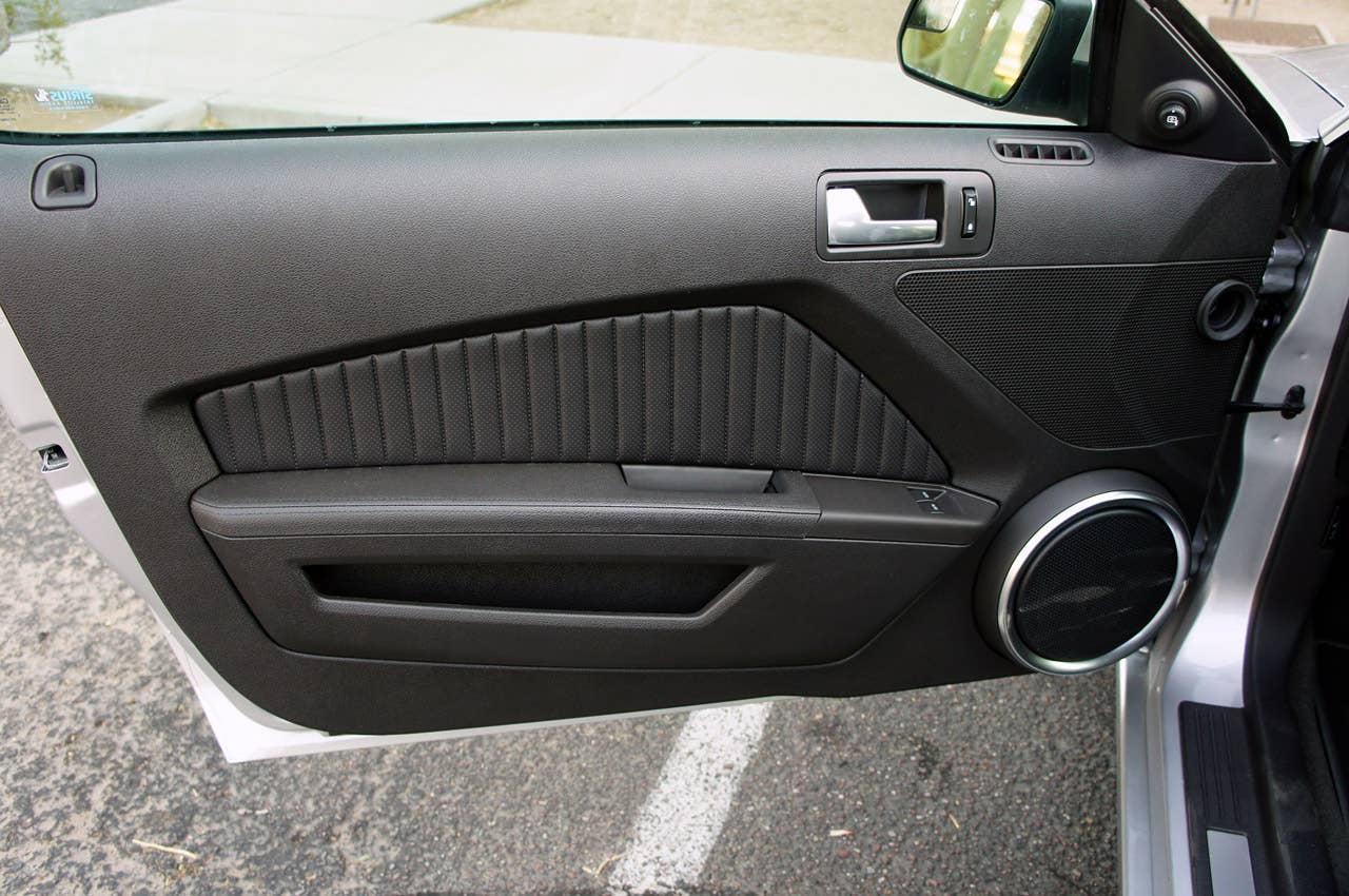 2013 Ford Shelby GT500 door