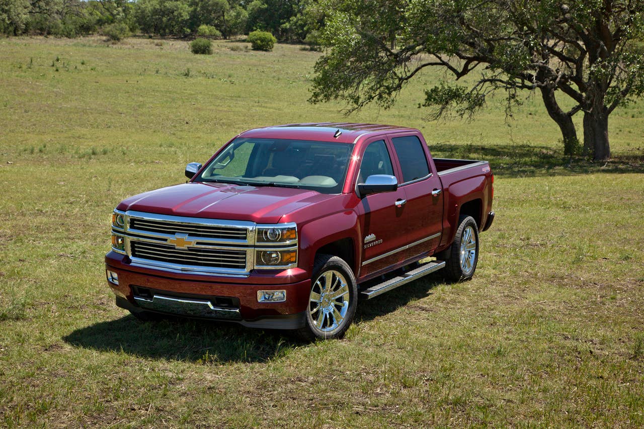 The 2014 Chevrolet Silverado High Country adds a new level of tough truck luxury to the lineup with a unique chrome grille with horizontal chrome bars, halogen projector headlamps and body-color front and rear bumpers. Unique 20-inch chrome wheels with P275/55R20 all-season tires are standard, as are chrome body side moldings, door handles and mirrors.