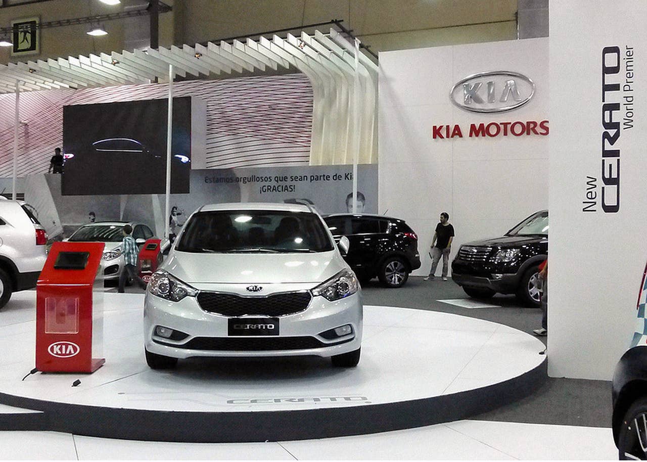 2013 Kia Cerato front view