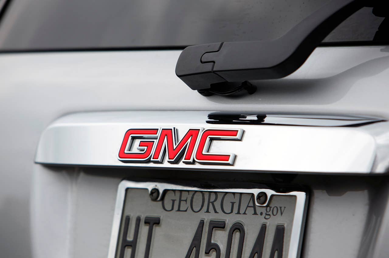 2011 GMC Acadia Denali logo
