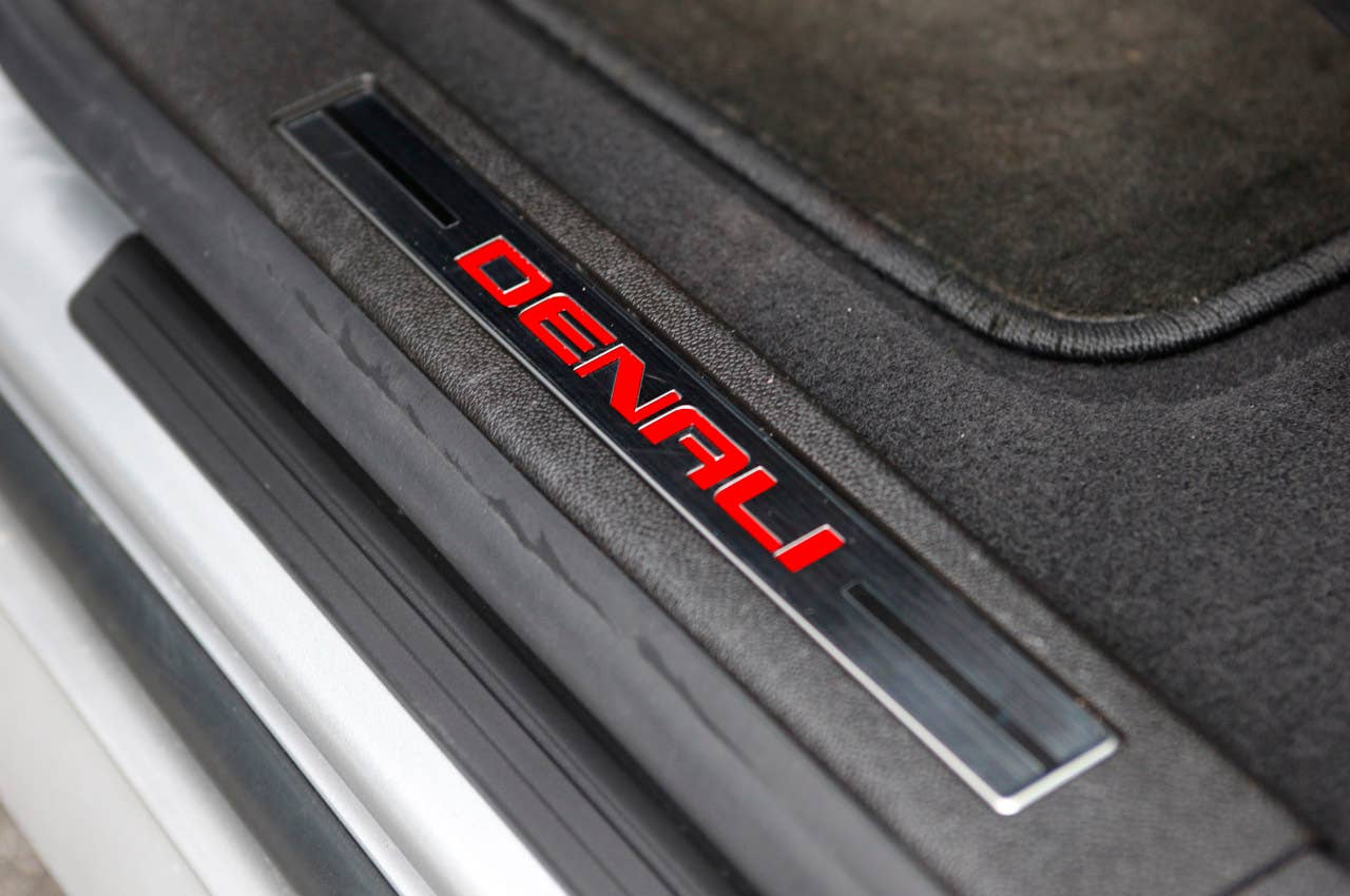 2011 GMC Acadia Denali sill plate