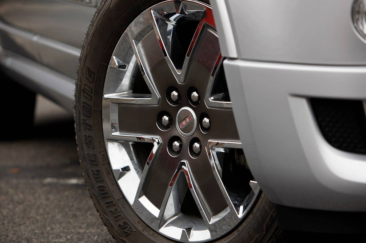 2011 GMC Acadia Denali wheel