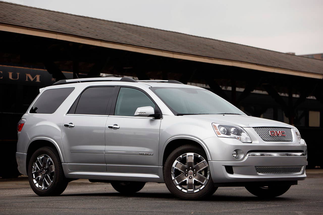 2011 GMC Acadia Denali front 3/4 view