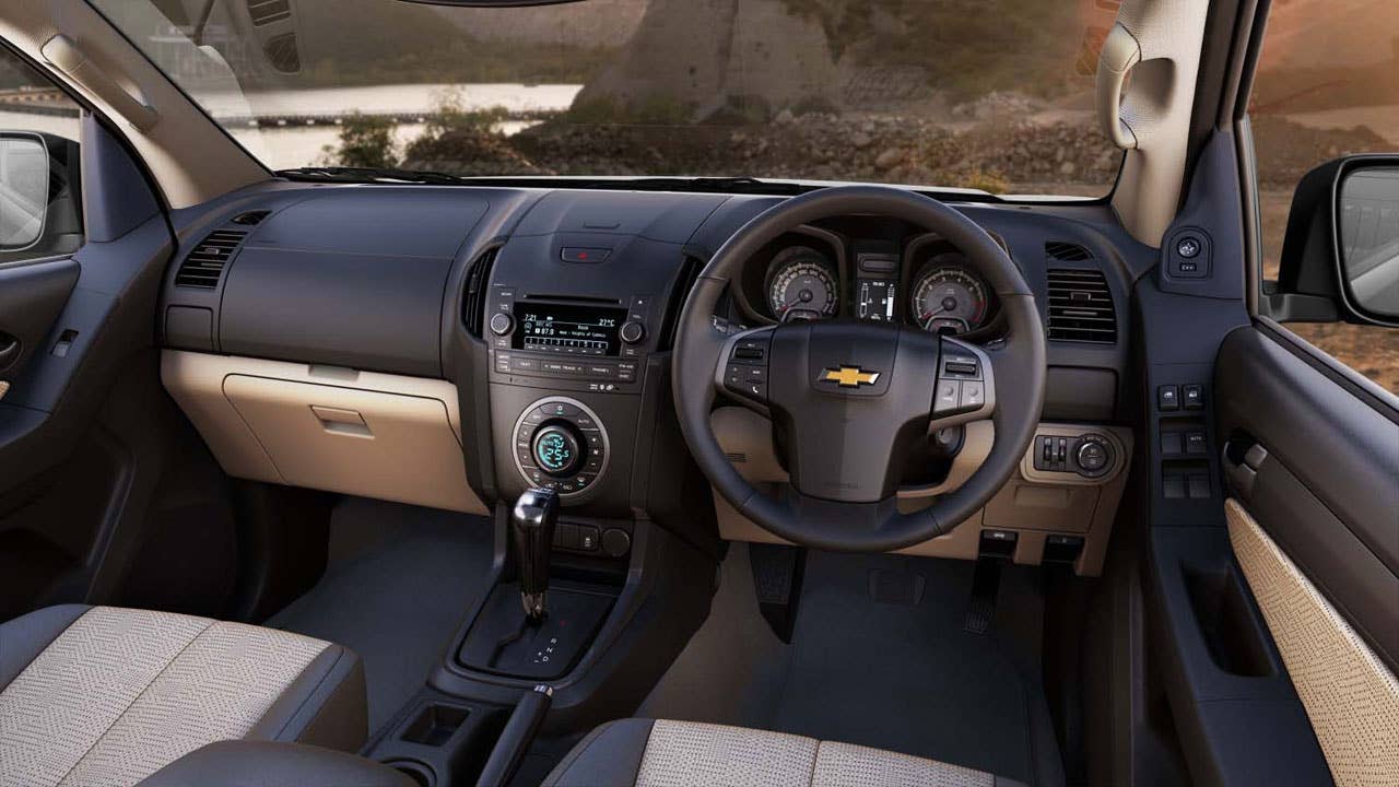 2012 Chevrolet Global Colorado cockpit