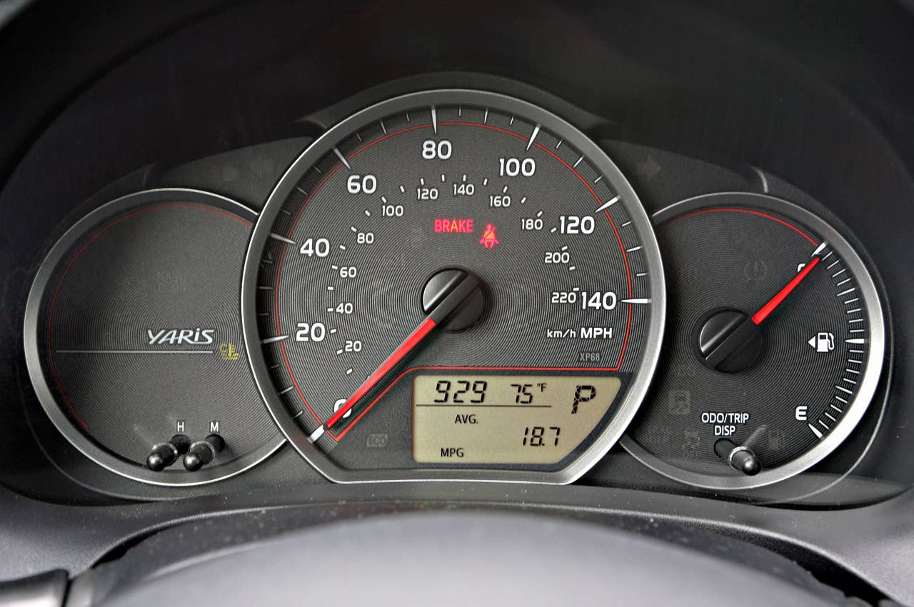 2012 Toyota Yaris gauges