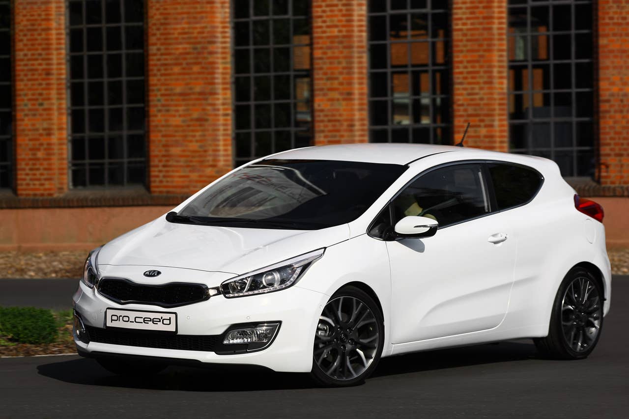 2014 Kia pro_cee'd front 3/4 driving