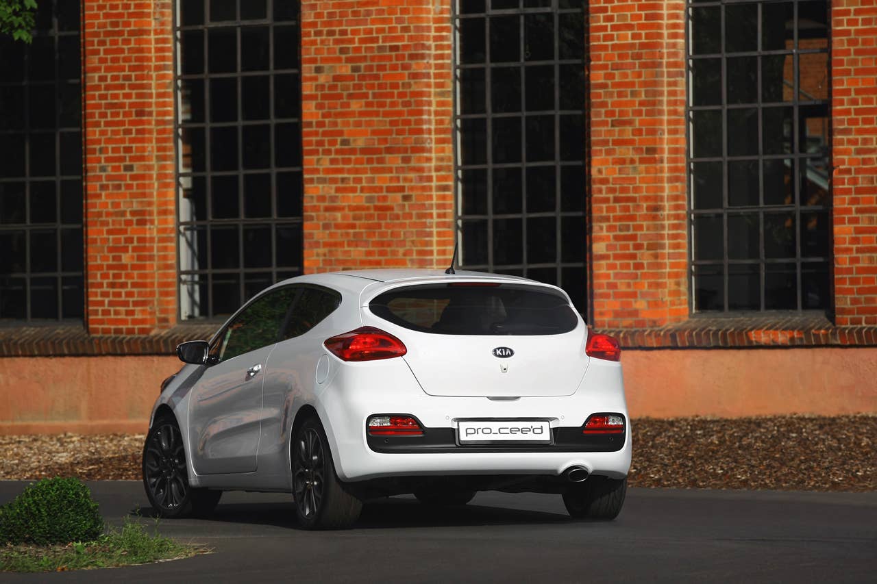 2014 Kia pro_cee'd rear 3/4 driving