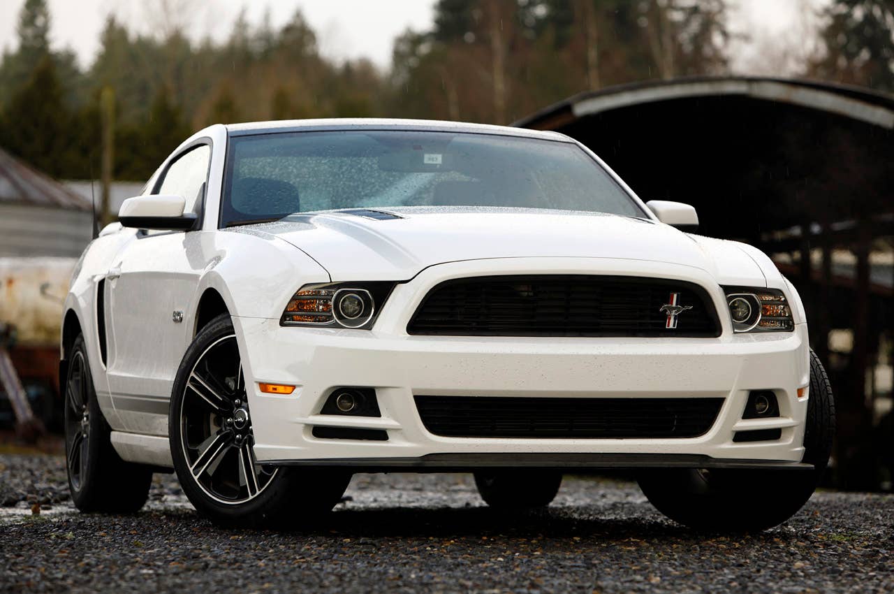 2013 Ford Mustang GT front 3/4 view