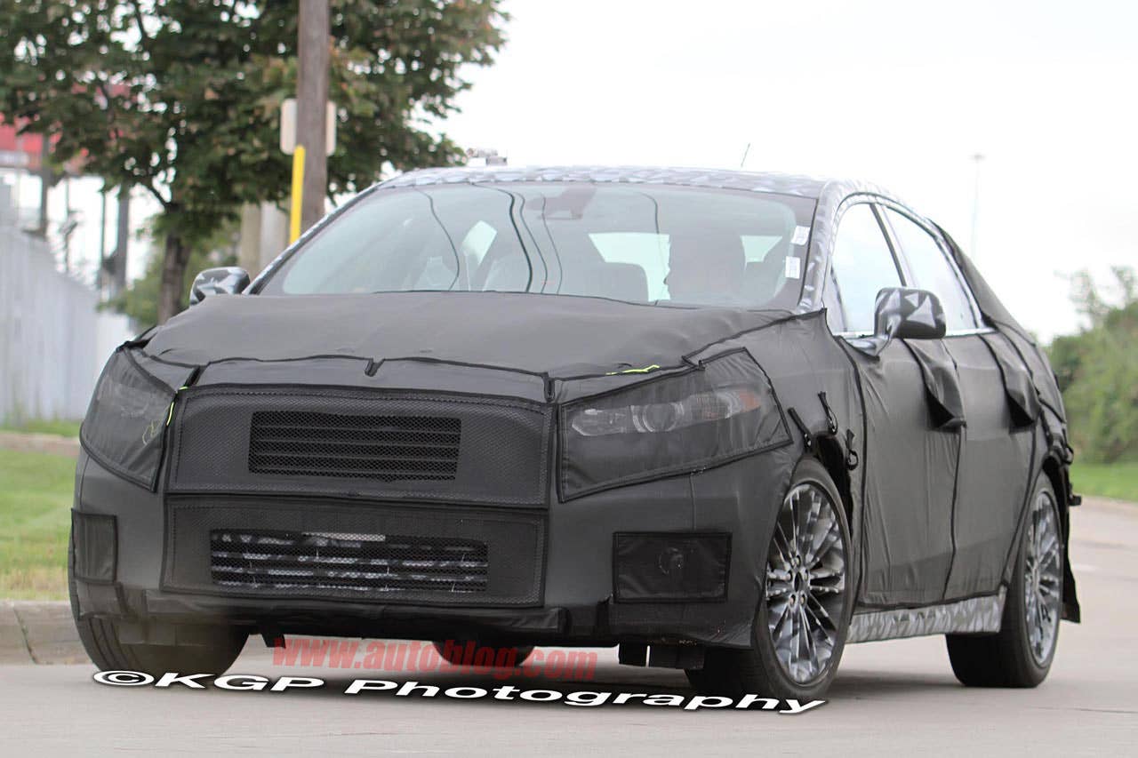 2013 Ford Fusion front 3/4