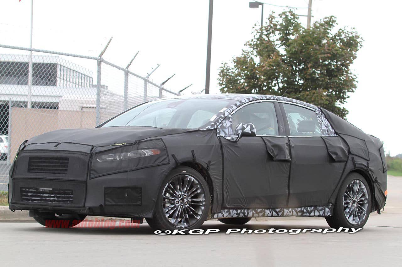 2013 Ford Fusion front 3/4