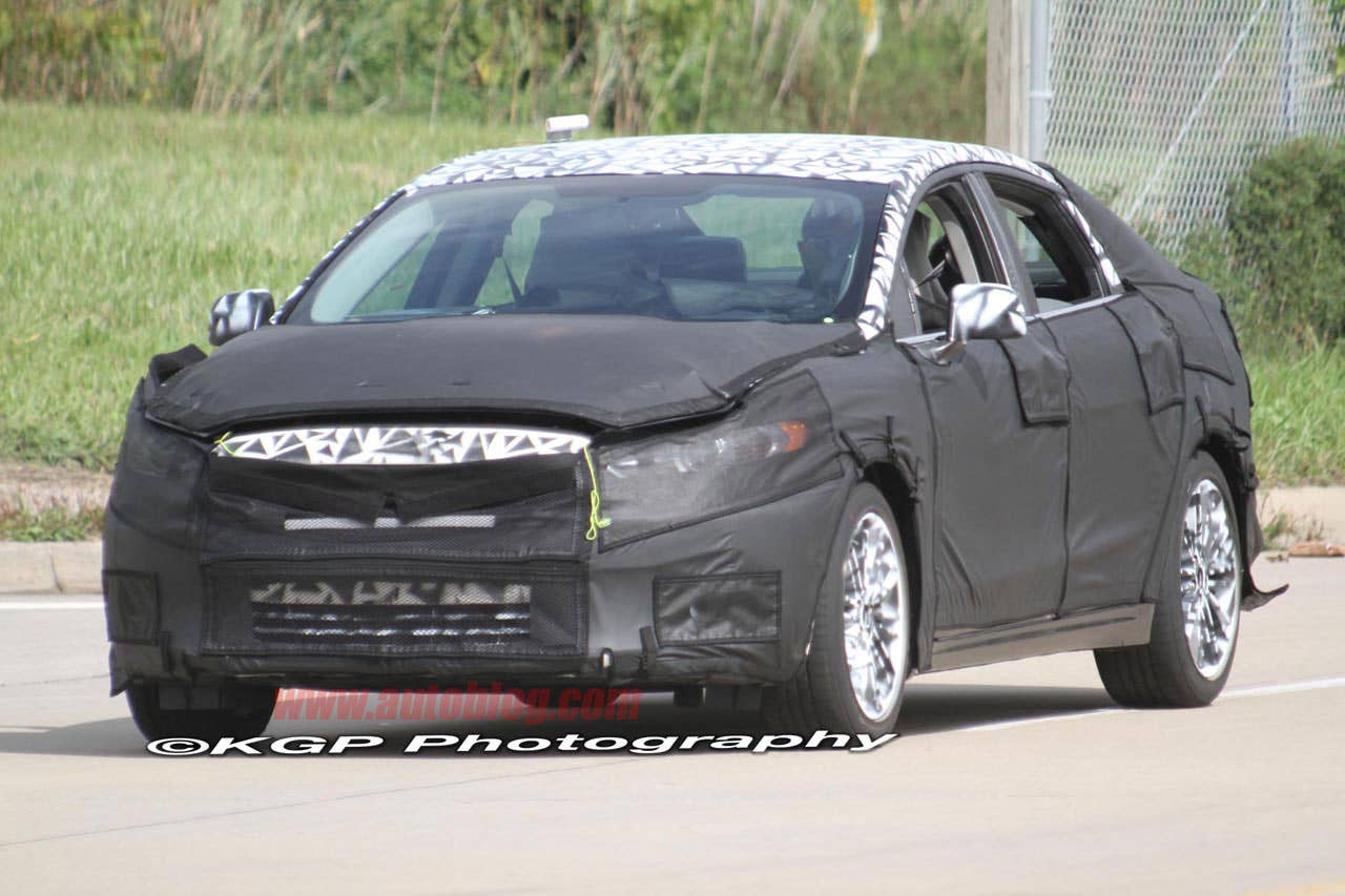 2013 Ford Fusion front 3/4