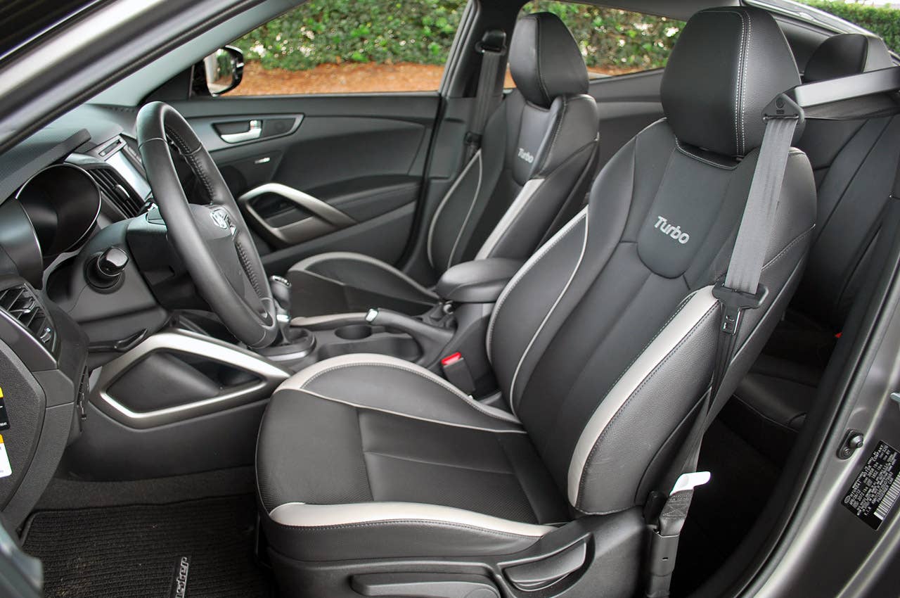 2013 Hyundai Veloster Turbo front seats