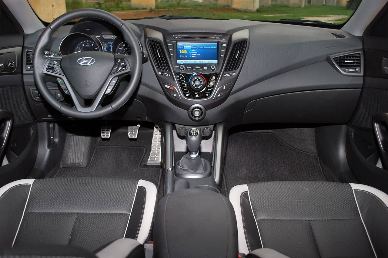 2013 Hyundai Veloster Turbo interior