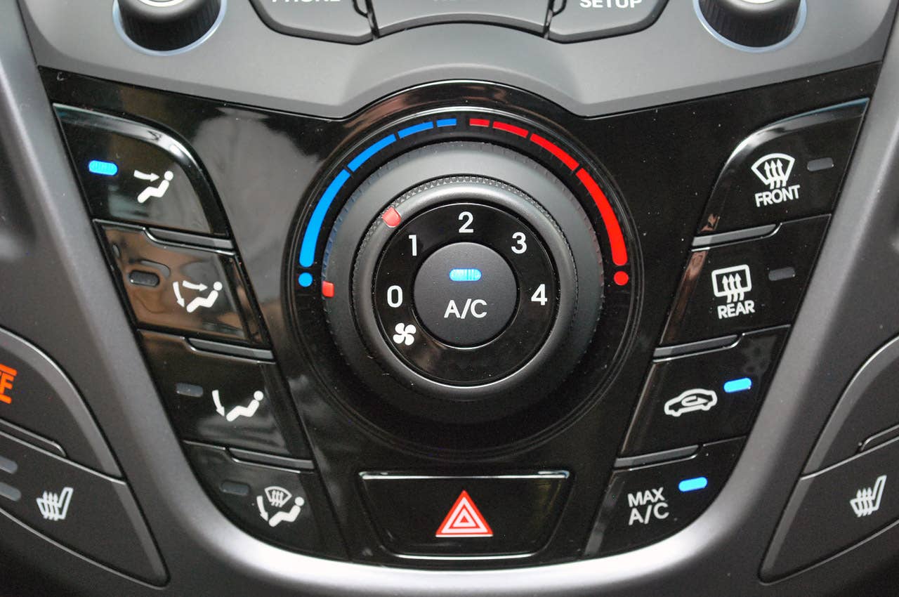 2013 Hyundai Veloster Turbo climate controls