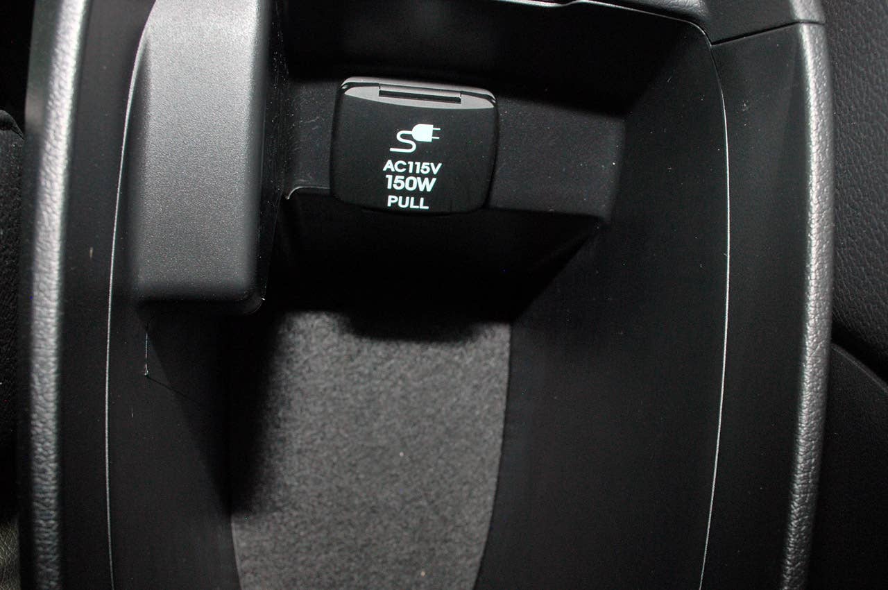 2013 Hyundai Veloster Turbo electrical outlet