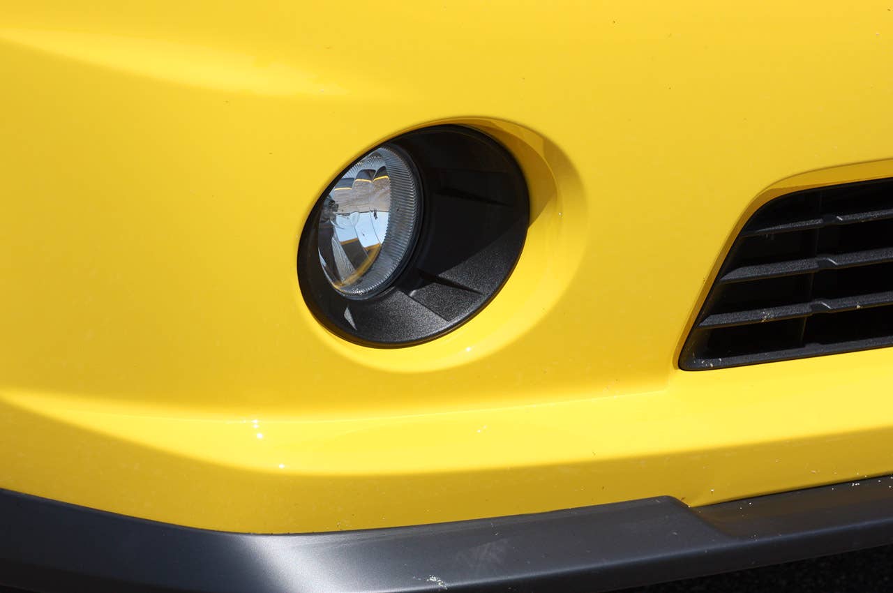 2013 Chevrolet Camaro 1LE fog light