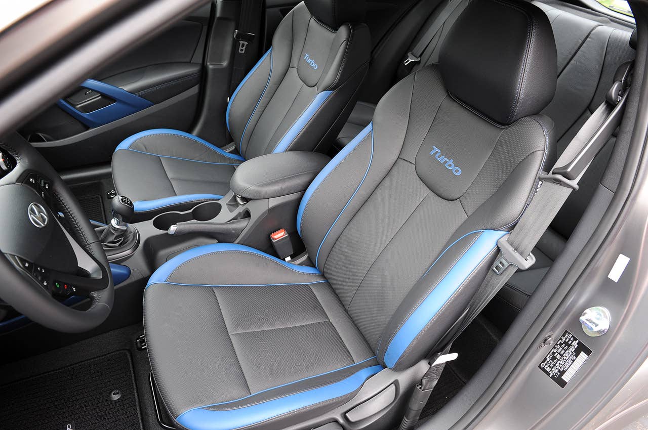 2013 Hyundai Veloster Turbo front seats
