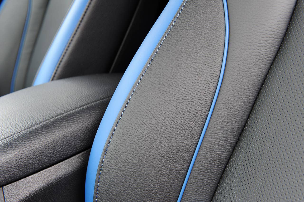 2013 Hyundai Veloster Turbo seat detail