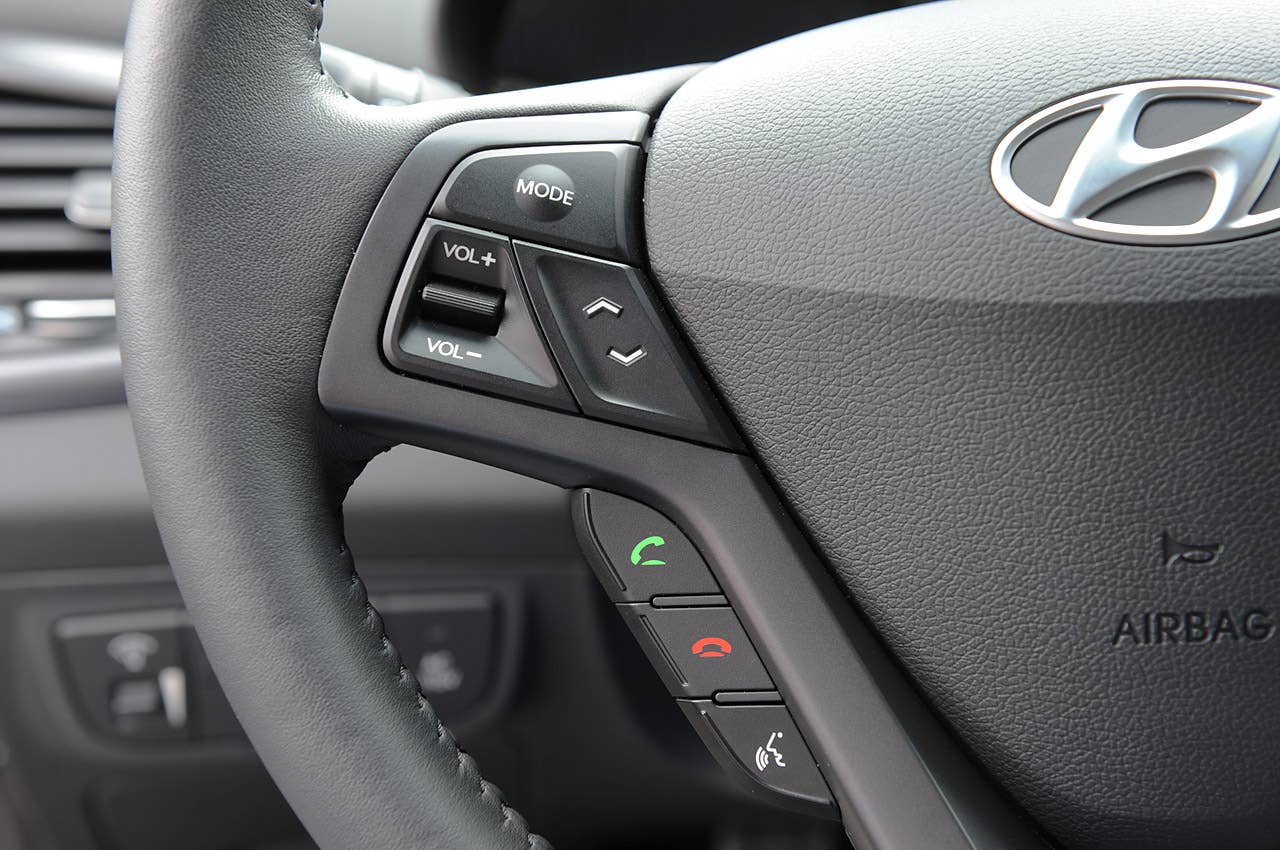 2013 Hyundai Veloster Turbo steering wheel controls
