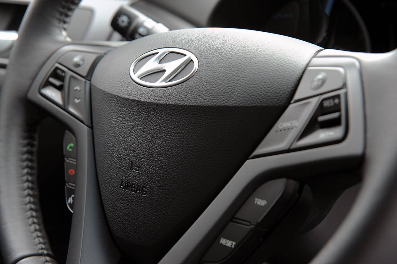 2013 Hyundai Veloster Turbo steering wheel