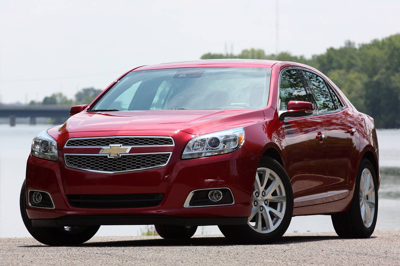 2013 Chevrolet Malibu 2.5 front 3/4 view