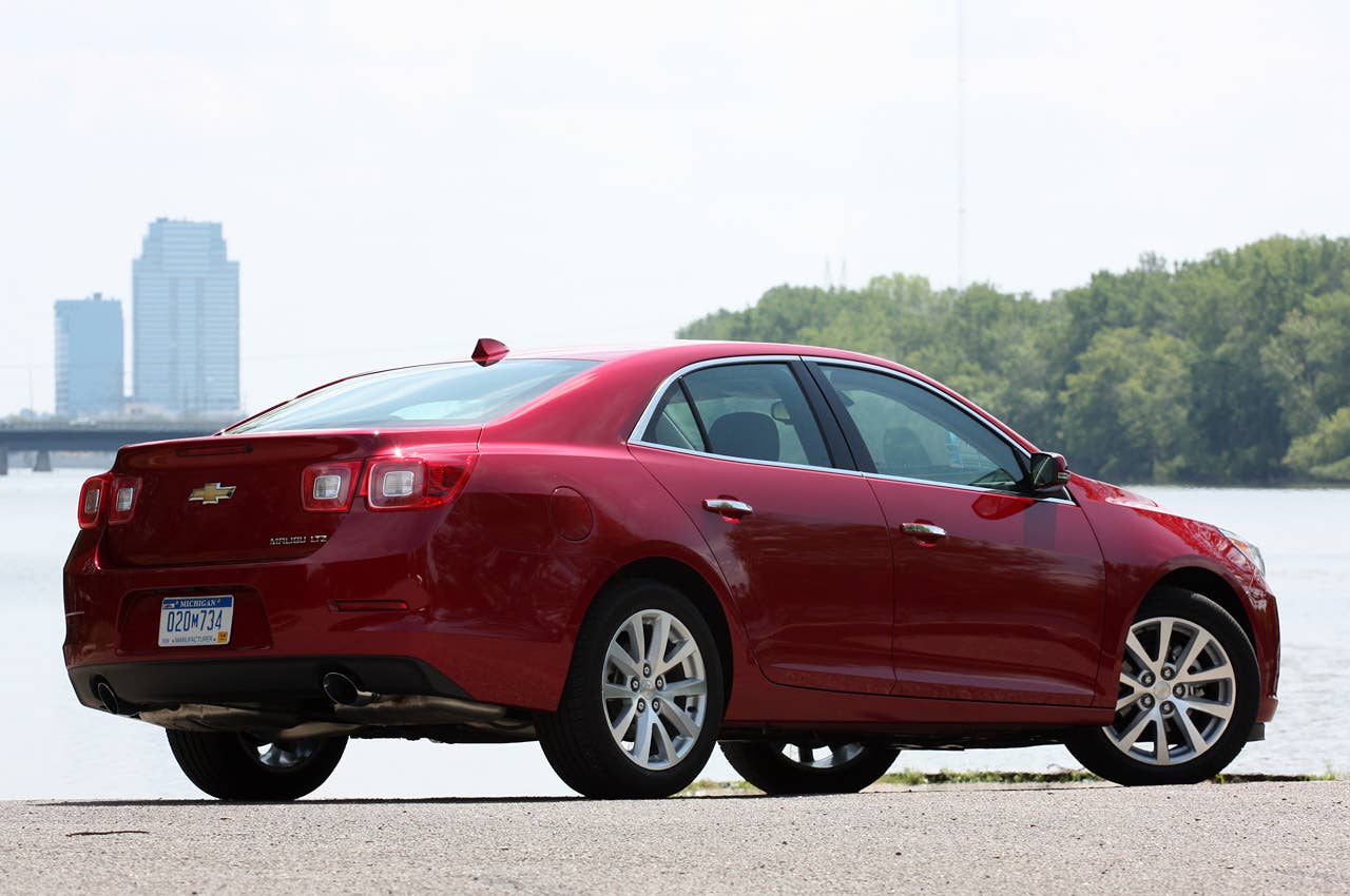 2013 Chevrolet Malibu 2.5 rear 3/4 view