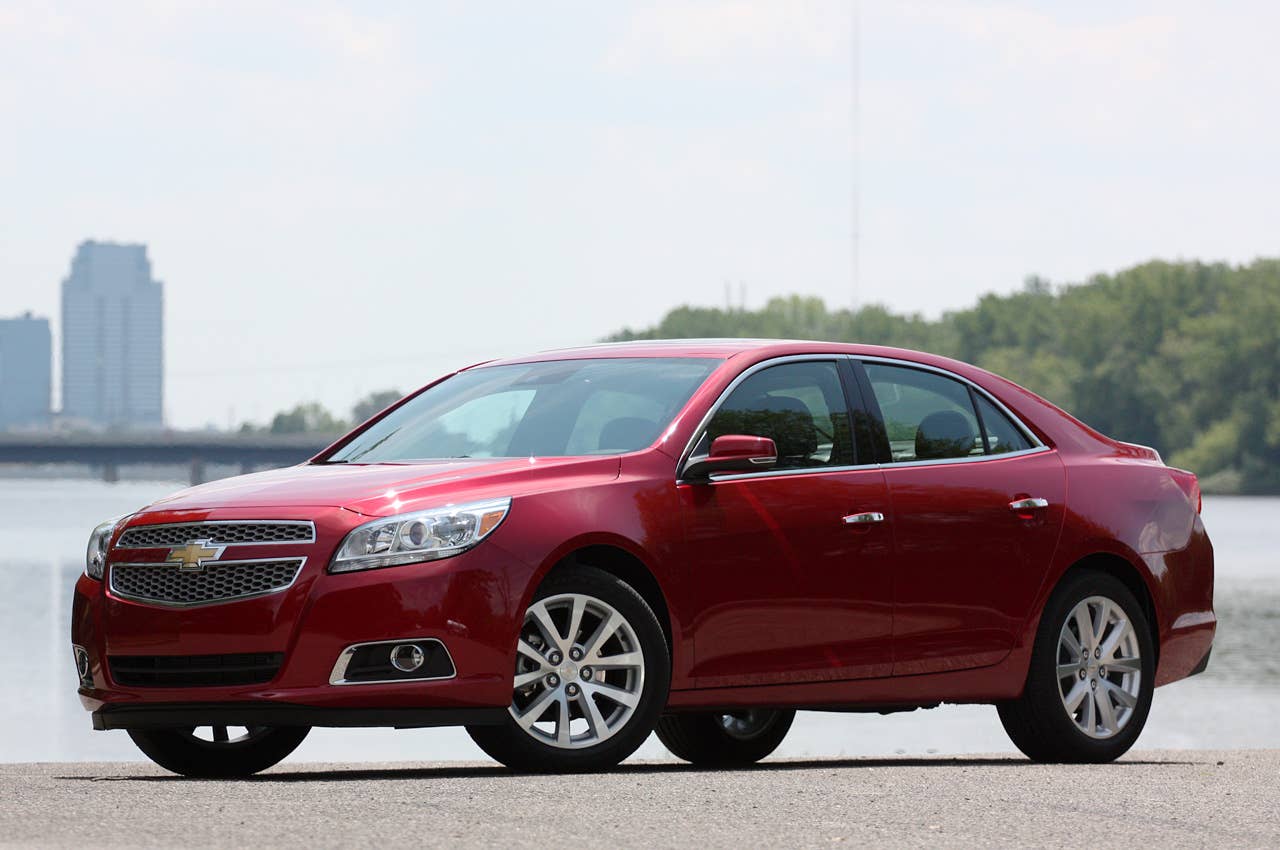 2013 Chevrolet Malibu 2.5 front 3/4 view