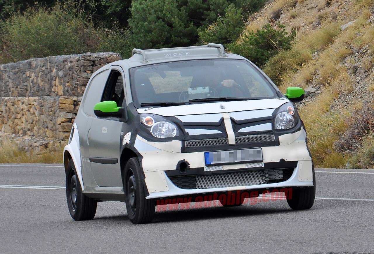 2015 Smart ForFour spy photos front 3/4 view
