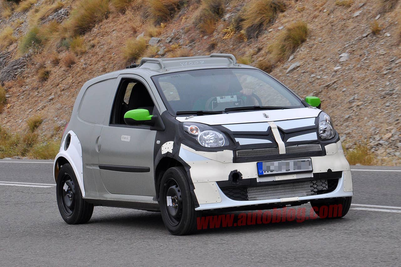 2015 Smart ForFour spy photos front 3/4 view