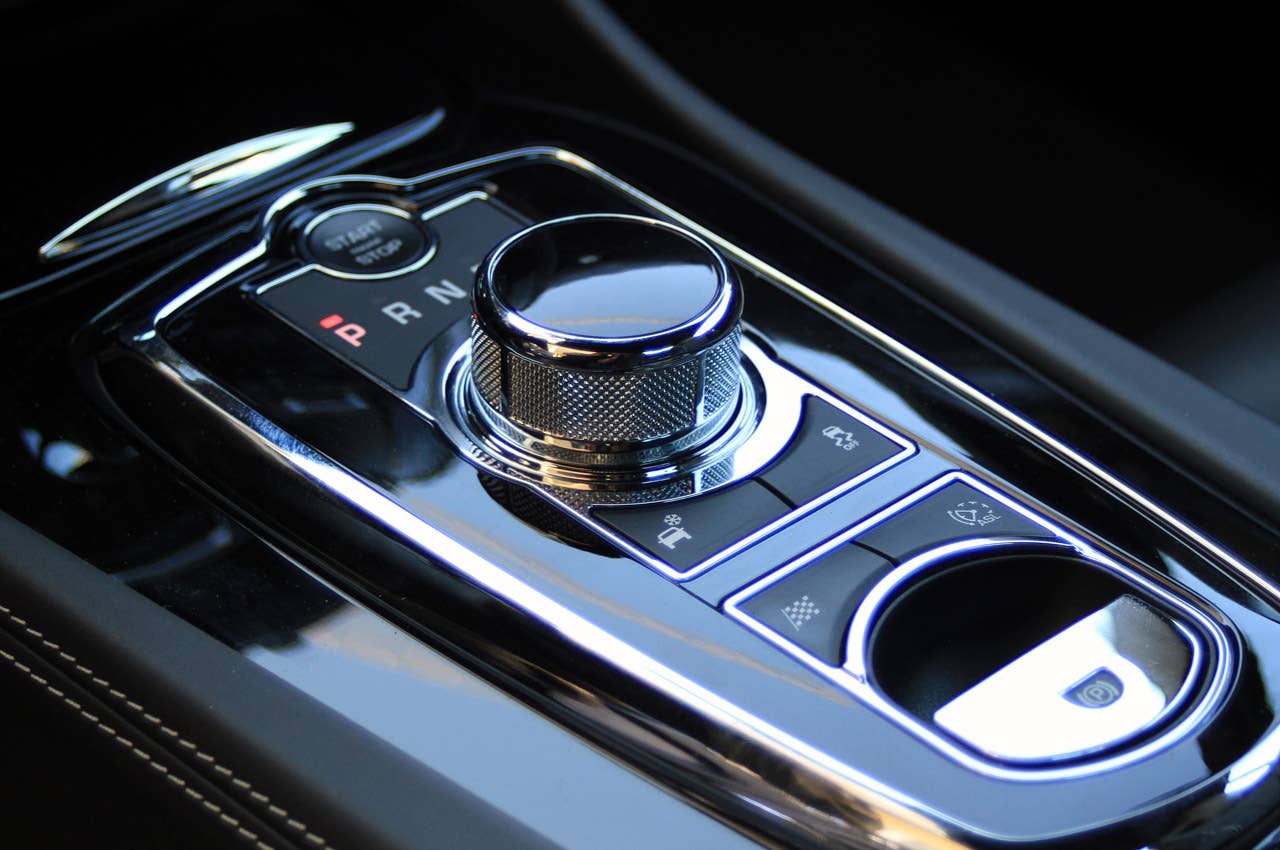 2012 Jaguar XKR-S center console