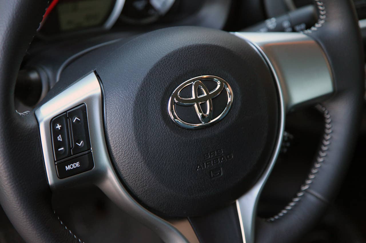 2012 Toyota Yaris SE steering wheel