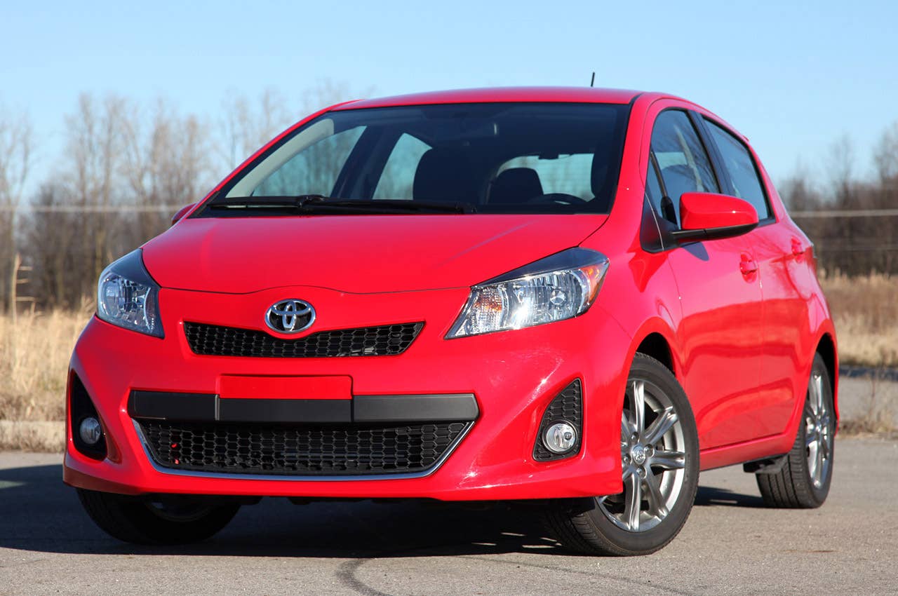 2012 Toyota Yaris SE front 3/4 view
