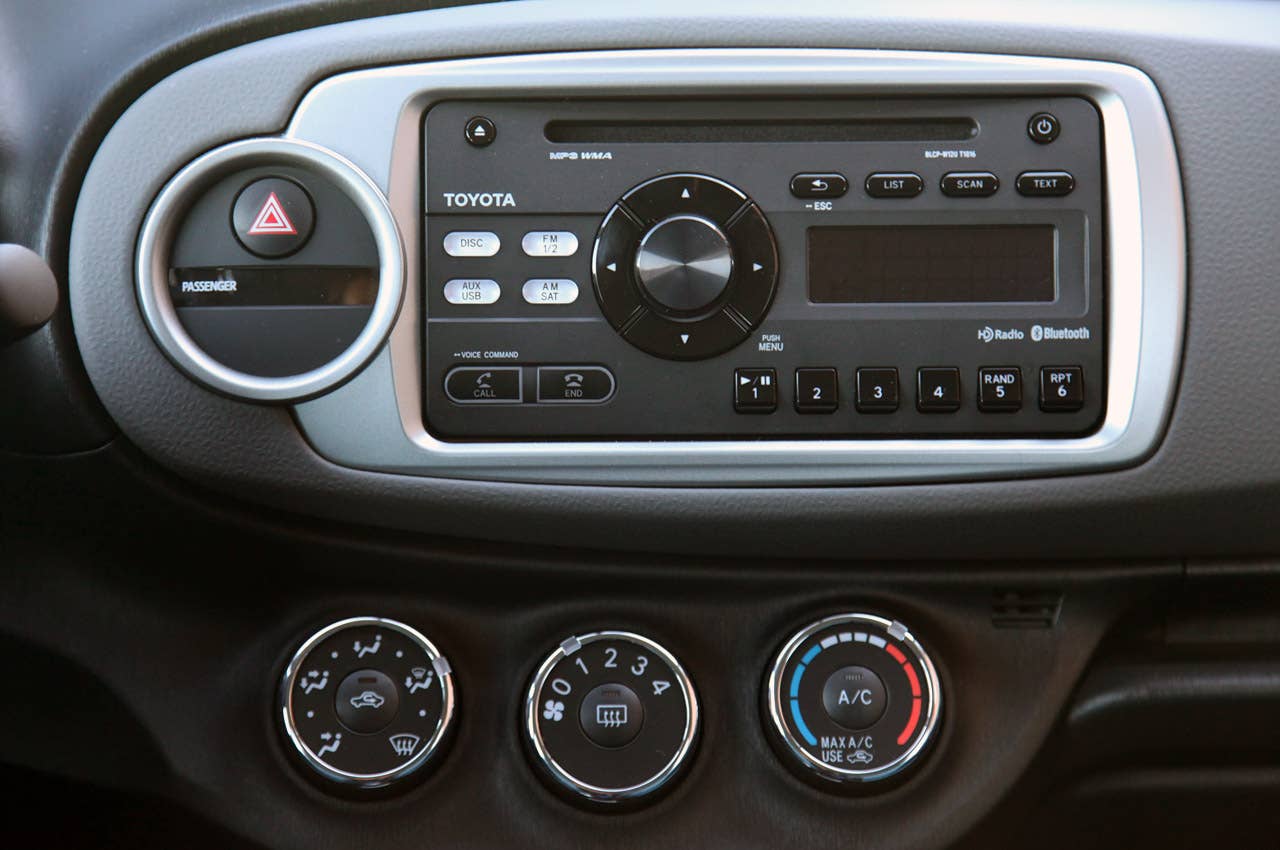 2012 Toyota Yaris SE instrument panel