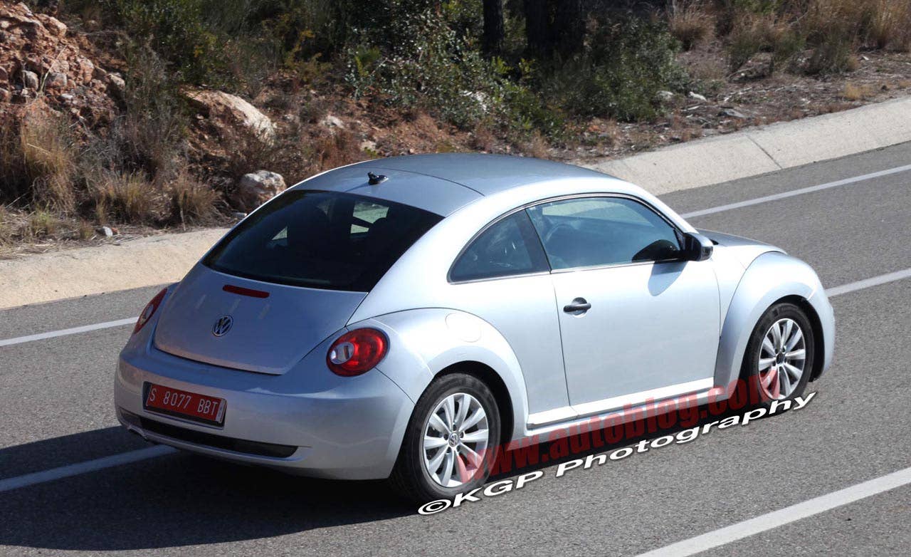2012 Volkswagen New Beetle: Spy Shots