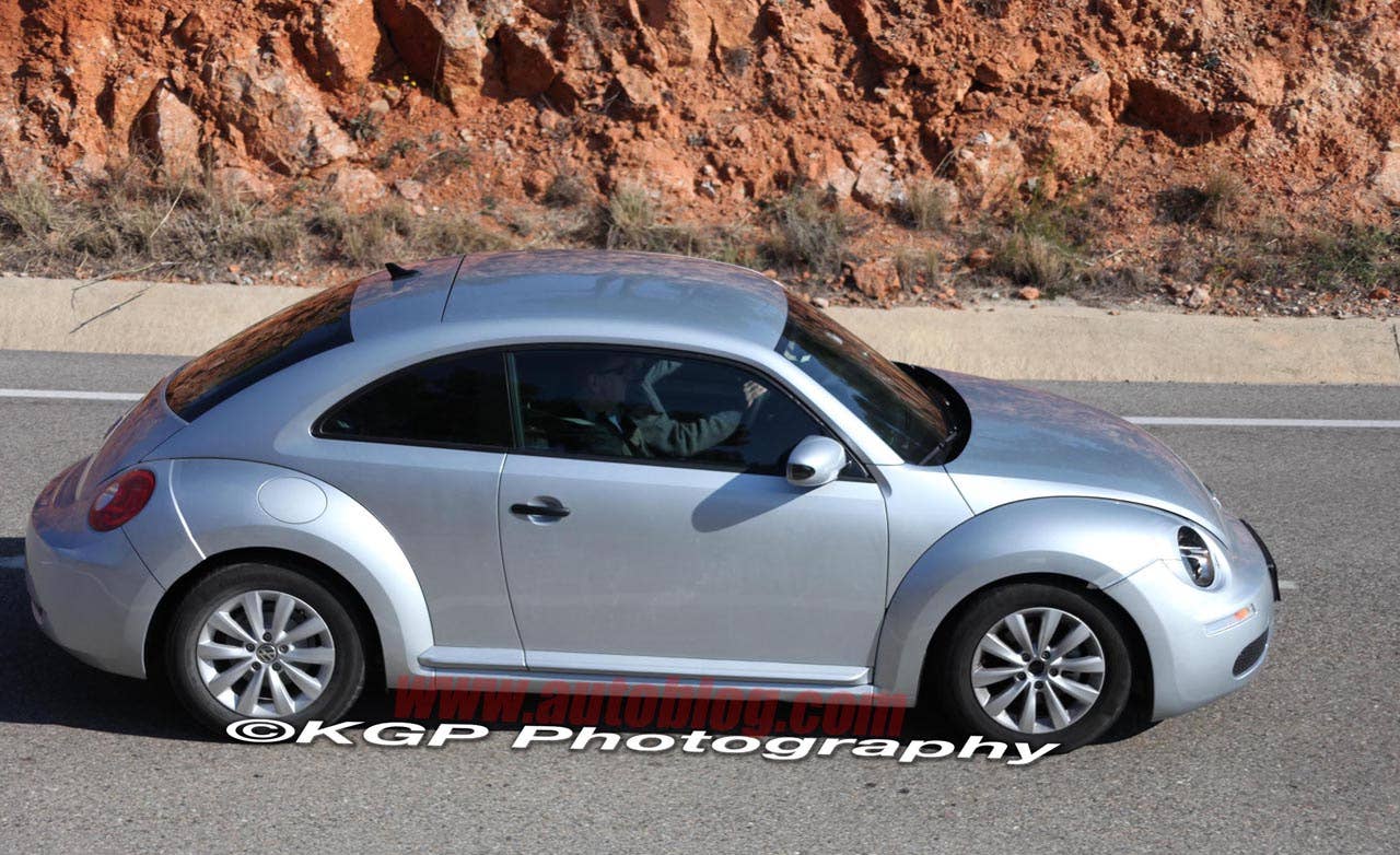 2012 Volkswagen New Beetle: Spy Shots