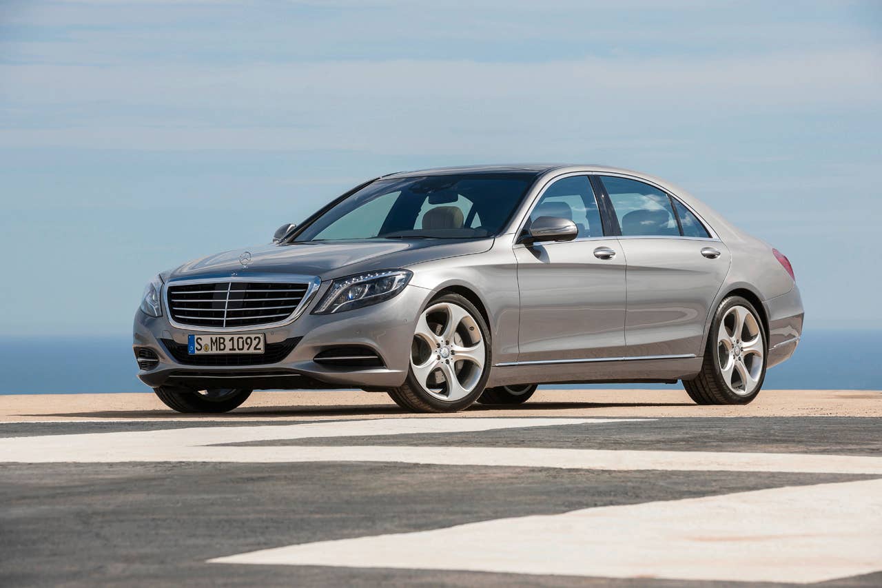 Mercedes-Benz S 400 HYBRID (W 222) 2013, Lack: AMG alubeam silber, Ausstattung: Leder Exklusiv porzellan/schwarz