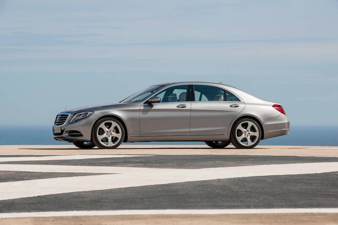 Mercedes-Benz S 400 HYBRID (W 222) 2013, Lack: AMG alubeam silber, Ausstattung: Leder Exklusiv porzellan/schwarz