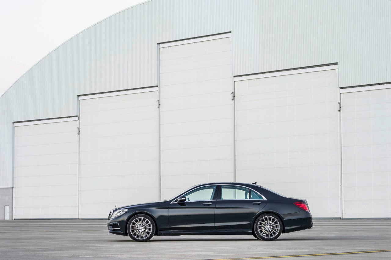 Mercedes-Benz S 350 BlueTec (W 222) 2012, Lack: anthrazitblau metallic, Ausstattung: Leder Exklusiv tiefseeblau/seidenbeige