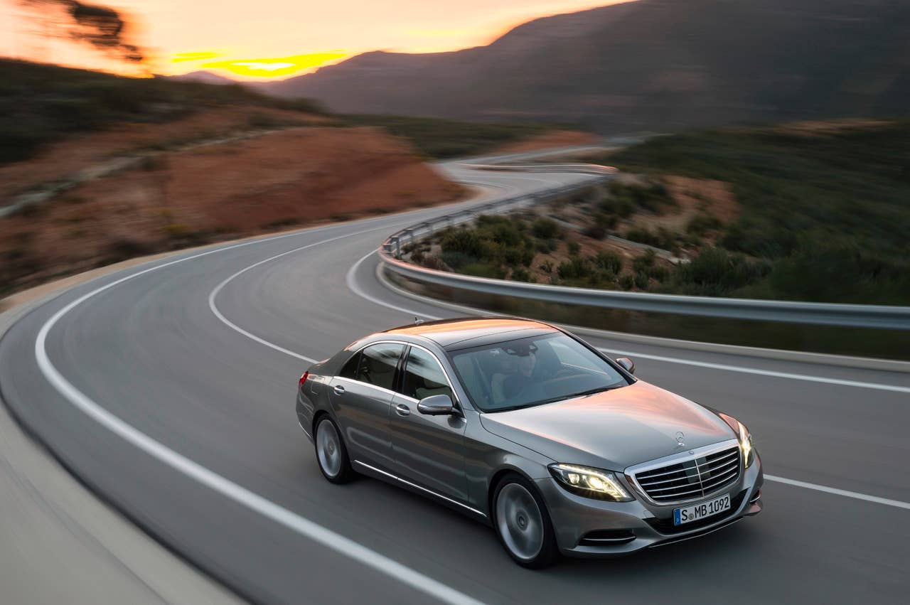 Mercedes-Benz S 400 HYBRID (W 222) 2013, Lack: AMG alubeam silber, Ausstattung: Leder Exklusiv porzellan/schwarz
