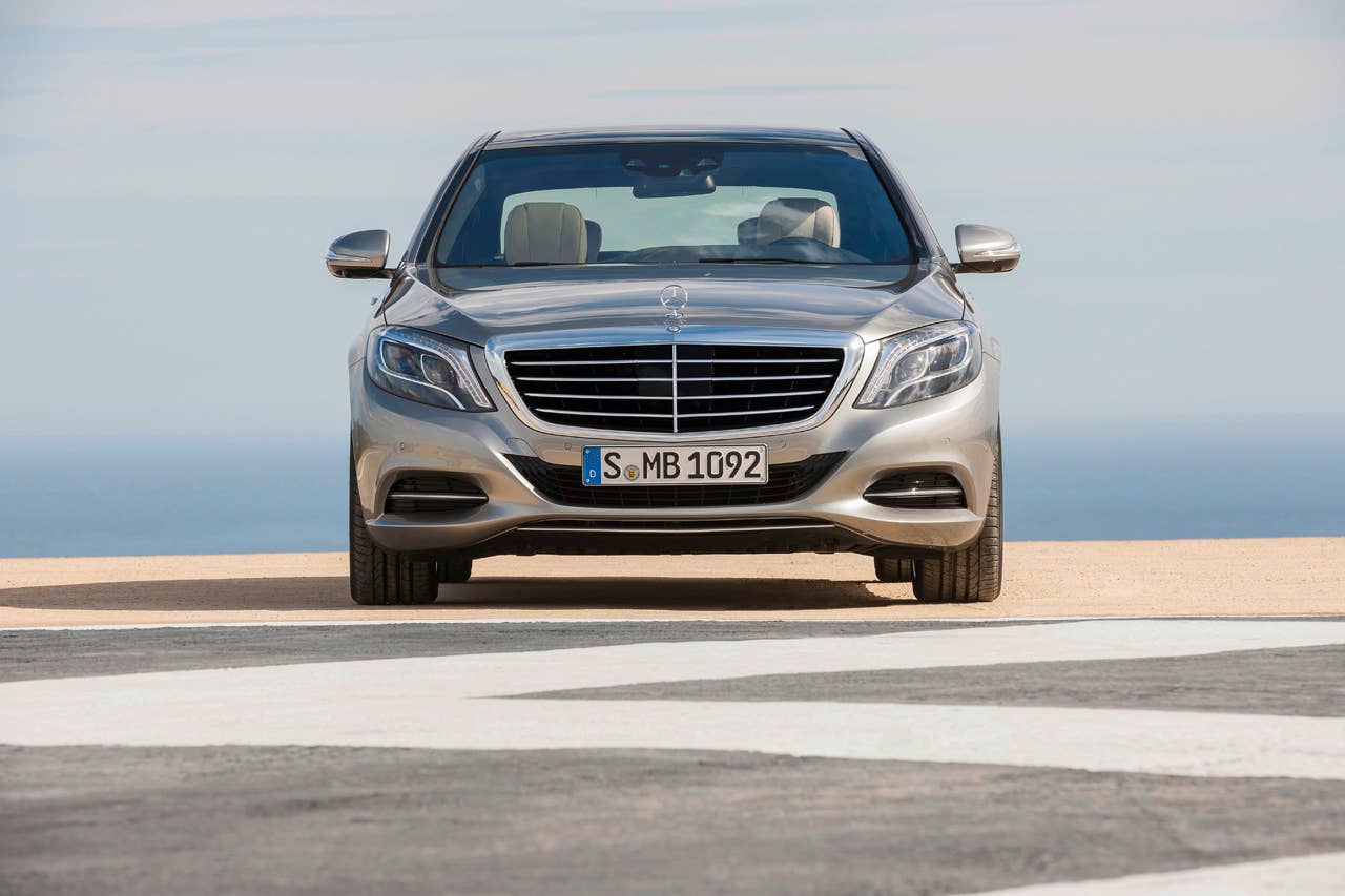 Mercedes-Benz S 400 HYBRID (W 222) 2013, Lack: AMG alubeam silber, Ausstattung: Leder Exklusiv porzellan/schwarz
