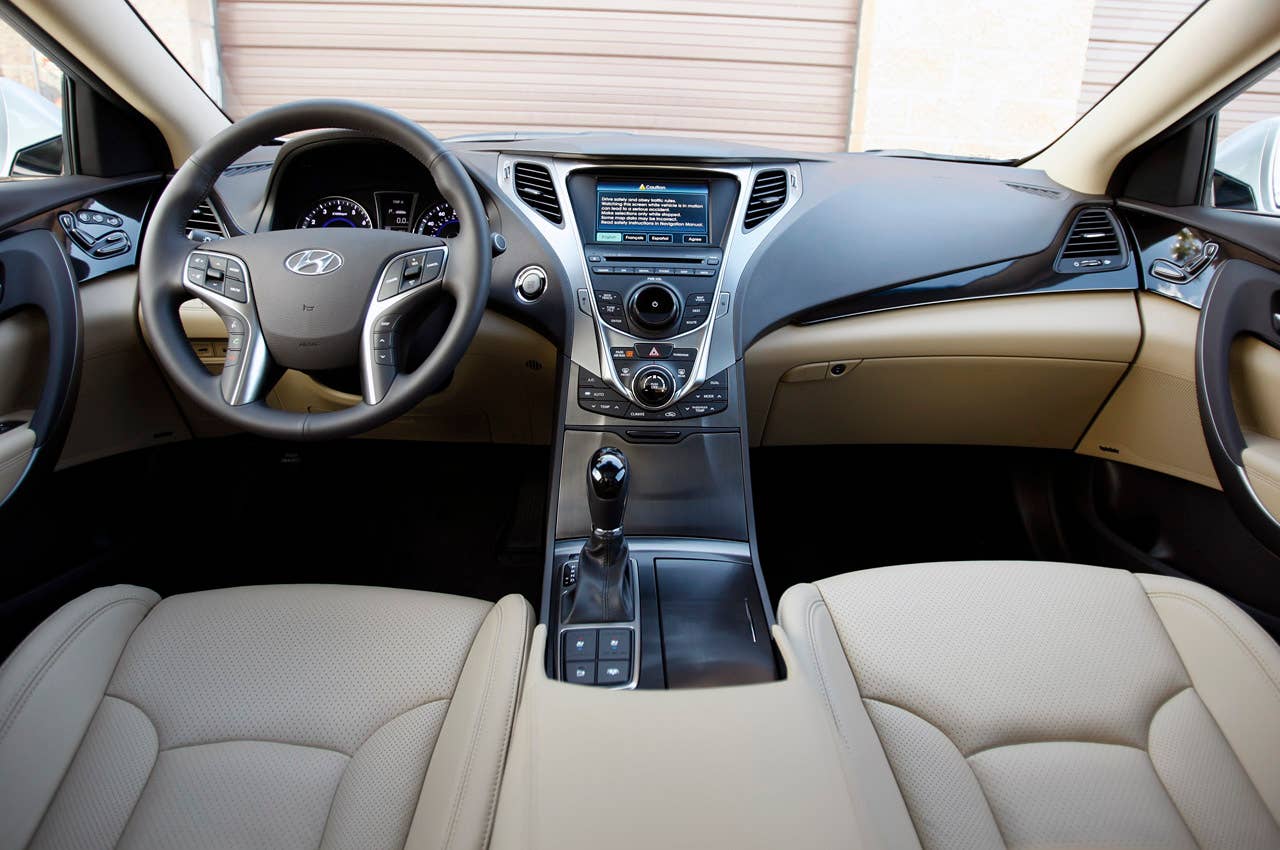 2012 Hyundai Azera interior