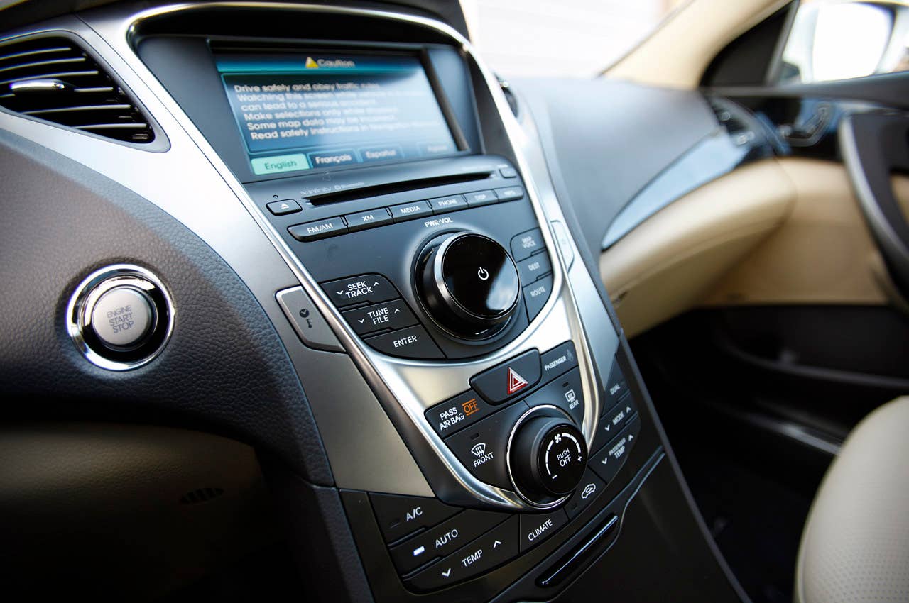 2012 Hyundai Azera instrument panel
